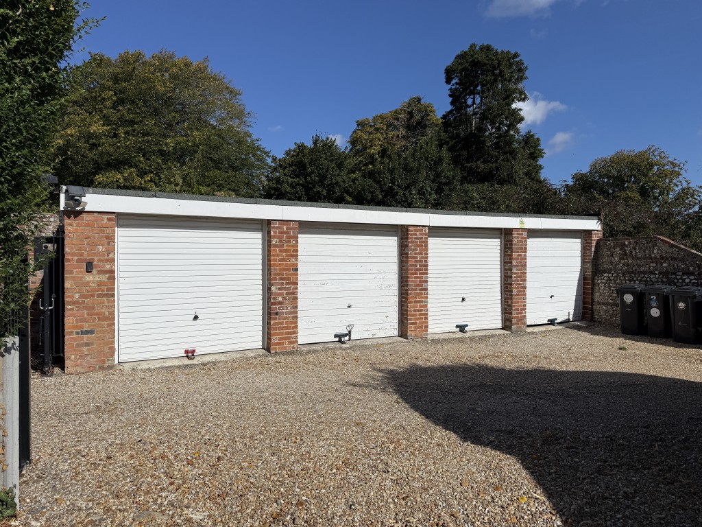Lot: 192 - TWO-BEDROOM FLAT IN NEED OF IMPROVEMENT - View of garage block